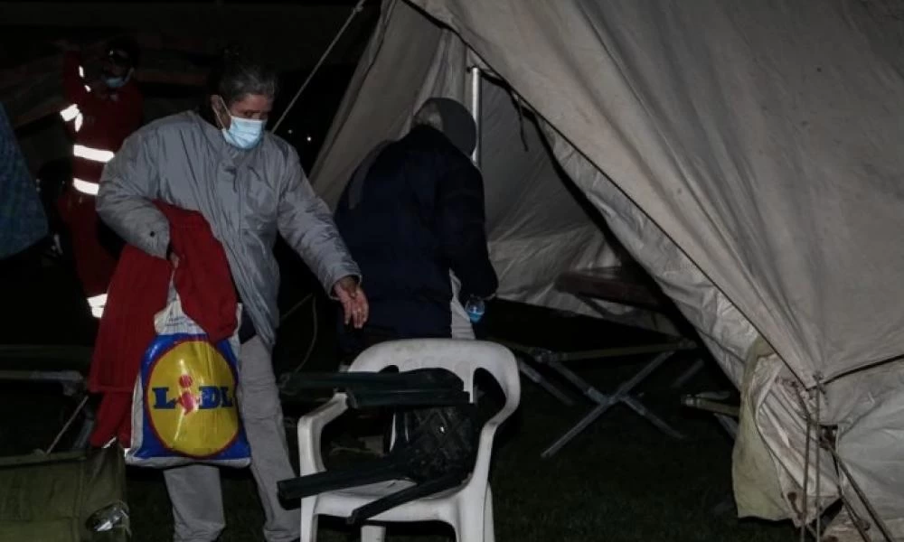 Σεισμός στην Ελασσόνα: Σε σκηνές για τρίτη νύχτα οι πληγέντες